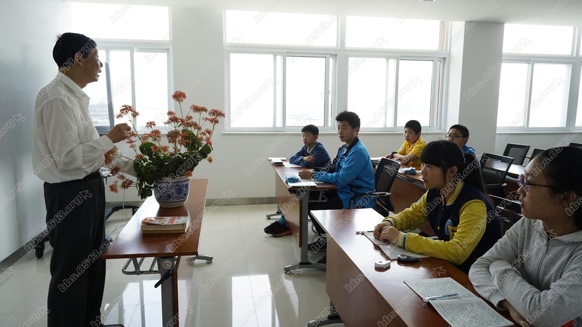 老师上课1.jpg