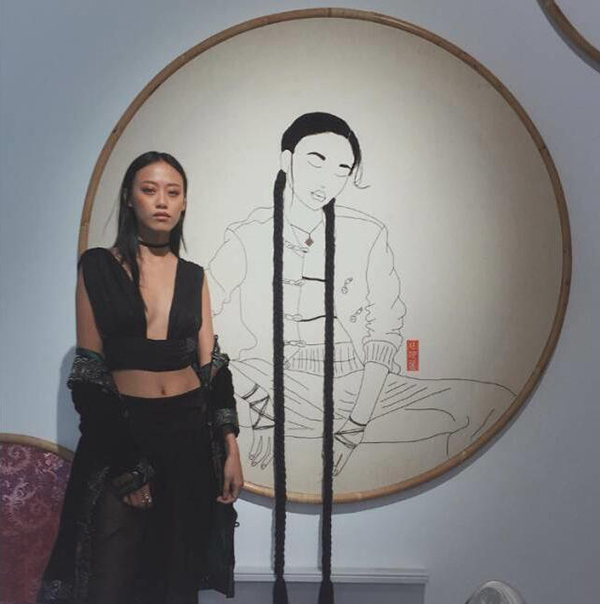 趣看｜用刺绣勾勒日常，这位超模有点帅