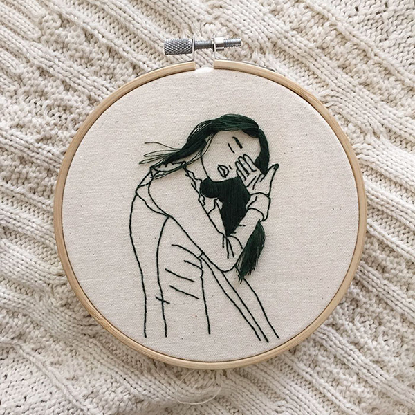 趣看｜用刺绣勾勒日常，这位超模有点帅