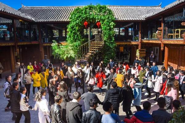 端午假期全国8260万人次出游，特色旅游小镇成风口