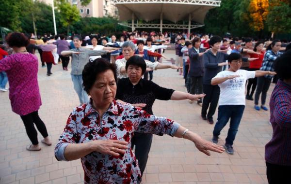 和广场舞“抢地盘”为啥那么难，老年人急需他们的休闲空间
