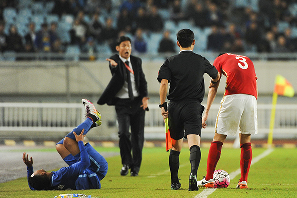 崔龙洙的中超失败故事：勤勉无用，击倒他的只是足协新政吗