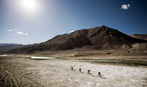 大河流过：骑山地车穿越瓦罕走廊