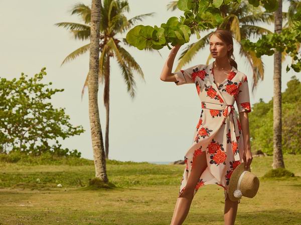 睡衣外穿去度假，毫不费力变时髦