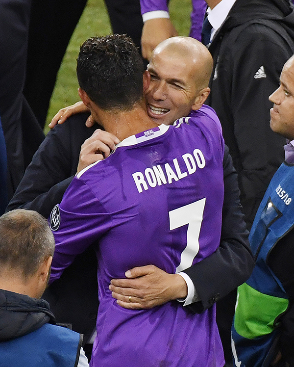 张佳玮│齐祖与C罗面前，没有摧毁不了的历史