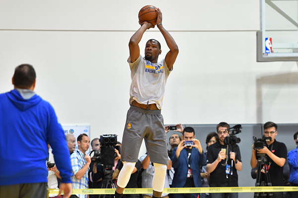 勇士主帅科尔或于第二战回归，汤普森：我们想念他的声音