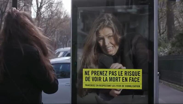 趣看｜法国：告示牌模拟汽车急刹车声，专吓行人并拍照展示