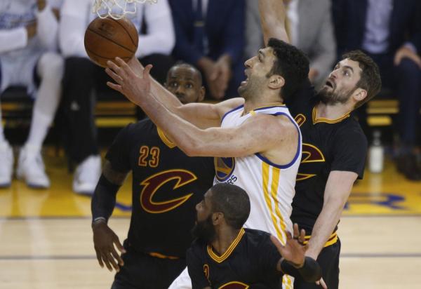 勇士19分再胜骑士！库里三双，勇士季后赛14连胜创纪录