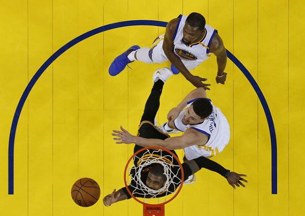 张佳玮丨科尔教练回来了，汤普森也就活了