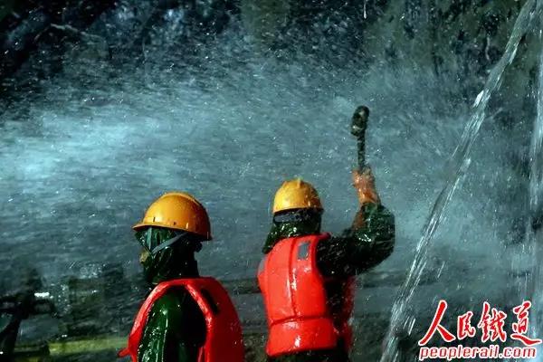 直击中国最难隧道工程大柱山隧道：历时9年仍未打通