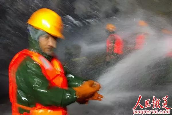 直击中国最难隧道工程大柱山隧道：历时9年仍未打通