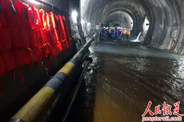 直击中国最难隧道工程大柱山隧道：历时9年仍未打通