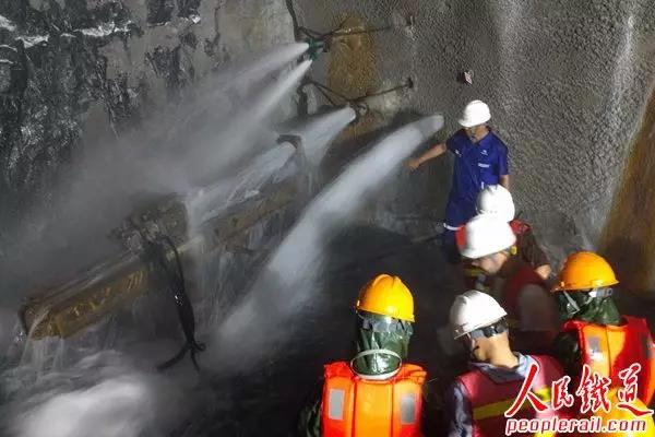 直击中国最难隧道工程大柱山隧道：历时9年仍未打通