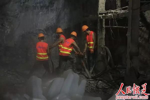 直击中国最难隧道工程大柱山隧道：历时9年仍未打通