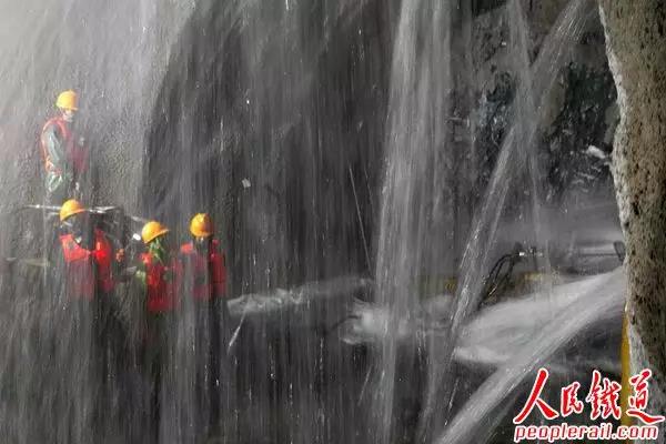 直击中国最难隧道工程大柱山隧道：历时9年仍未打通