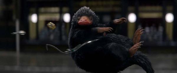 《神奇女侠》：英雄产业、华纳兄弟与二次元改编