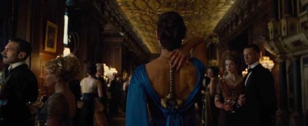 《神奇女侠》：英雄产业、华纳兄弟与二次元改编