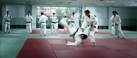 既不美好，也不意外，它是一部“女德”电影