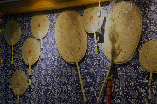 临海风物：蔺草团扇和乌饭麻糍