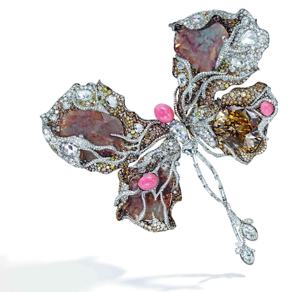 一片“羽毛”拍870万，这位华人珠宝女设计师到底有何不同