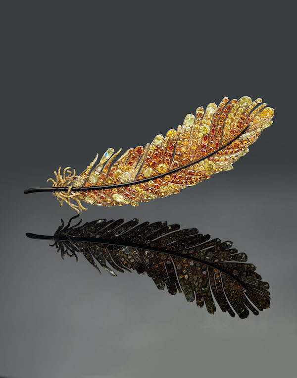 一片“羽毛”拍870万，这位华人珠宝女设计师到底有何不同