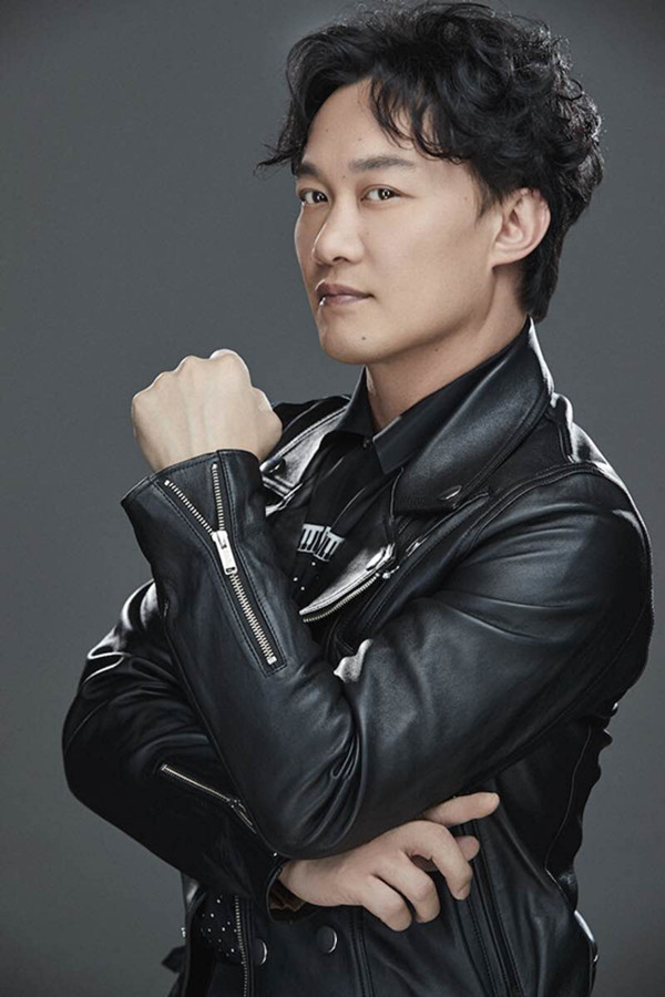 刘欢那英周杰伦陈奕迅高举战旗，《中国新歌声》更具戏剧性