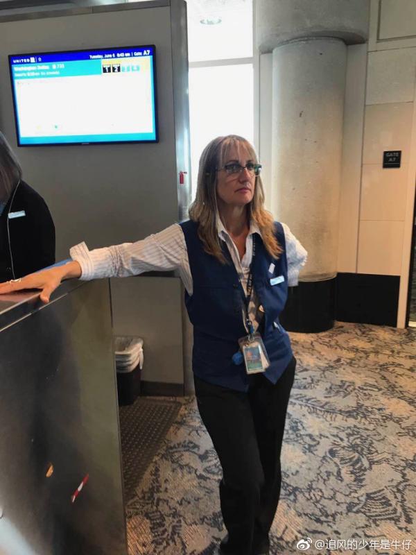 女网选手张帅怒斥美联航：工作人员强抢网球包，登机牌被撕破