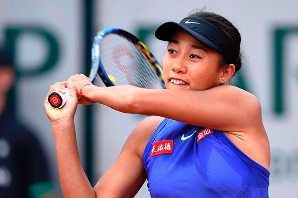 女网选手张帅怒斥美联航：工作人员强抢网球包，登机牌被撕破