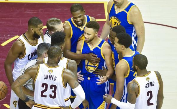 总决赛失去悬念！勇士3比0骑士，欧文：他们是世界的主宰