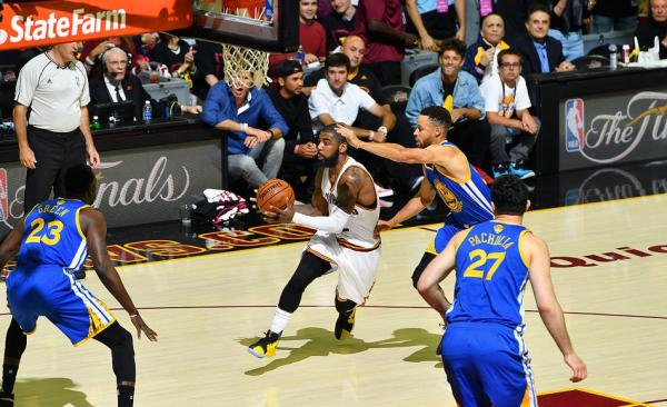 总决赛失去悬念！勇士3比0骑士，欧文：他们是世界的主宰