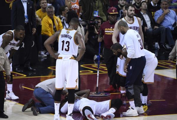 总决赛失去悬念！勇士3比0骑士，欧文：他们是世界的主宰