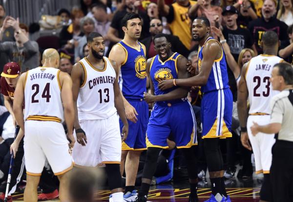 总决赛失去悬念！勇士3比0骑士，欧文：他们是世界的主宰