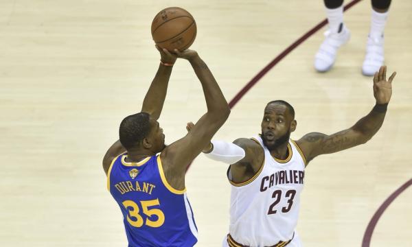 总决赛失去悬念！勇士3比0骑士，欧文：他们是世界的主宰