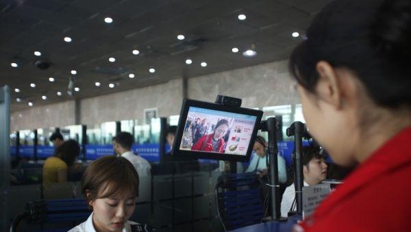 哈尔滨机场安检进入“刷脸”时代，北京、深圳等机场也已试用