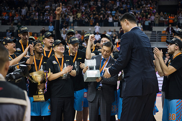 姚主席的“百日维新”：重塑中国篮球，从自己拍照靠边站做起