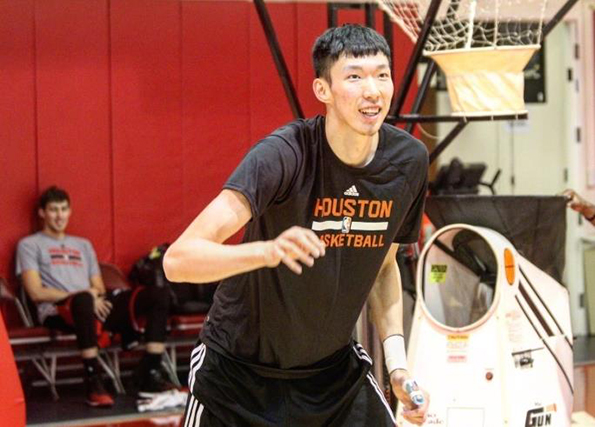 周琦将与火箭备战夏季联赛，他的工作就是不停的吃和练