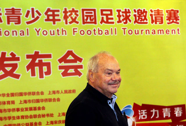 国足首任洋帅怒了！中国球员心里只有钱，他们忘了为谁比赛