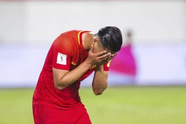 国足又到生死战时刻，我们的“三大神锋”能努力进一个吗