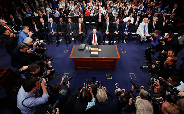 澎湃联播｜记美利坚一场负能量满满的听证会