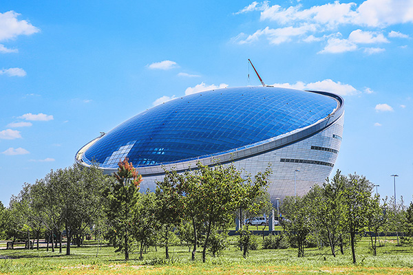 世博会开幕，超现实主义的阿斯塔纳成功地引起了我们的注意