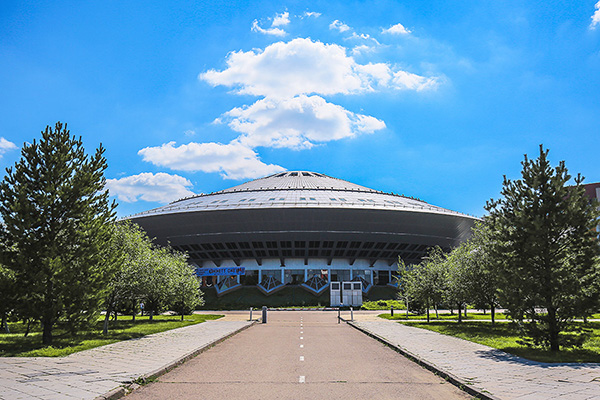 世博会开幕，超现实主义的阿斯塔纳成功地引起了我们的注意