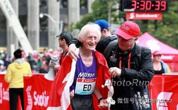 美国94岁奶奶创半马最高龄纪录，癌症也挡不住她的脚步