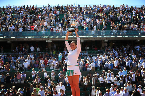 网坛“坏女孩”成了国家英雄，她是昙花一现还是会开创时代