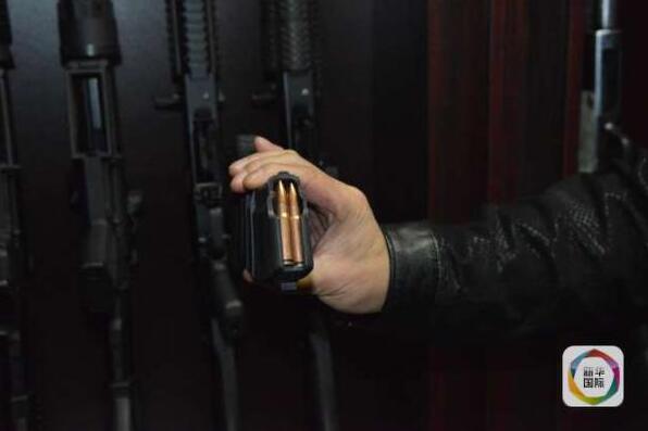 福建人南非开镖局：保平安得靠黑人镖师，武器比当地警察精良