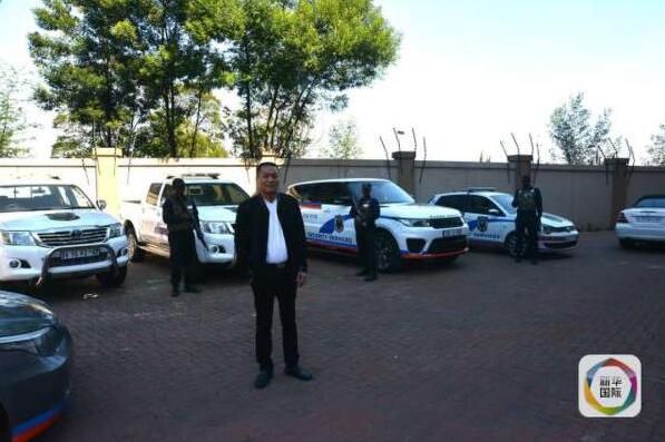 福建人南非开镖局：保平安得靠黑人镖师，武器比当地警察精良