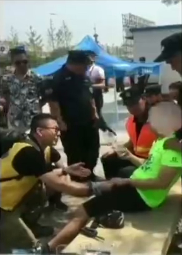 马拉松跑友拒绝救治中暑病危！夏季跑步别拿生命开玩笑