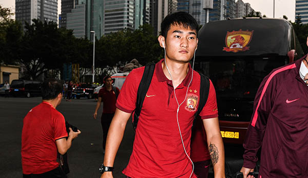 恒大球员曝光出租车不打表遭电话骚扰，涉事司机暂扣资格证