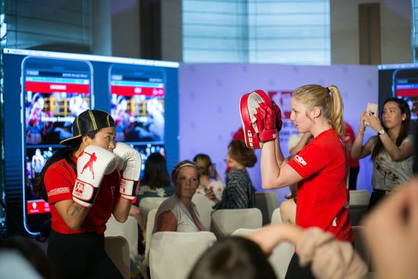 工作忙从来不是借口，空中飞人也能出差健身两不误