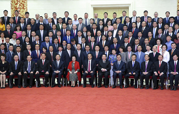 李克强：中国有能力保持经济中高速增长、迈向中高端水平