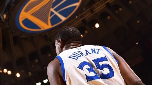 特写丨杜兰特：有人希望我活在痛苦里，但对不起，我没有